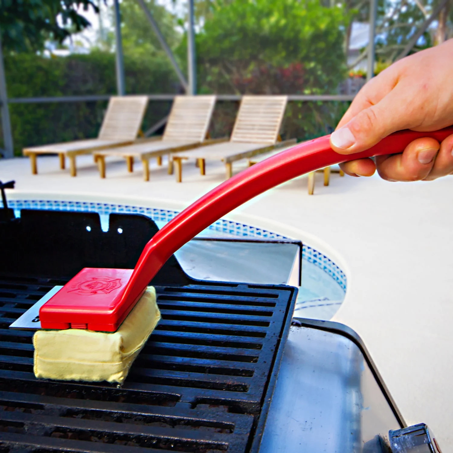 Ultimate Griller Bundle: 1 Brush w/ Scraper + 1 Dunk Tank - Image 4