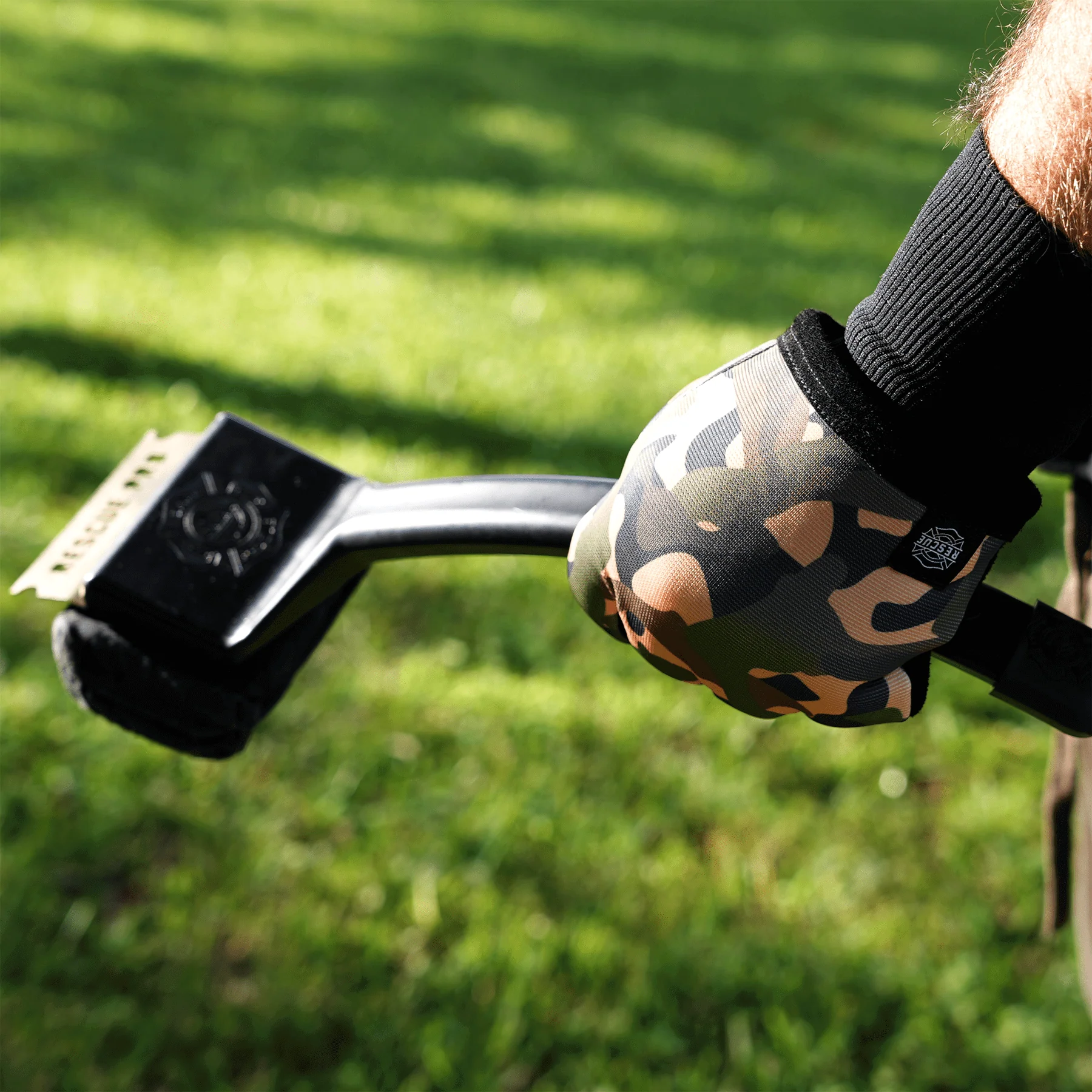 Rescue Grilling Gloves Camo Edition - Image 3